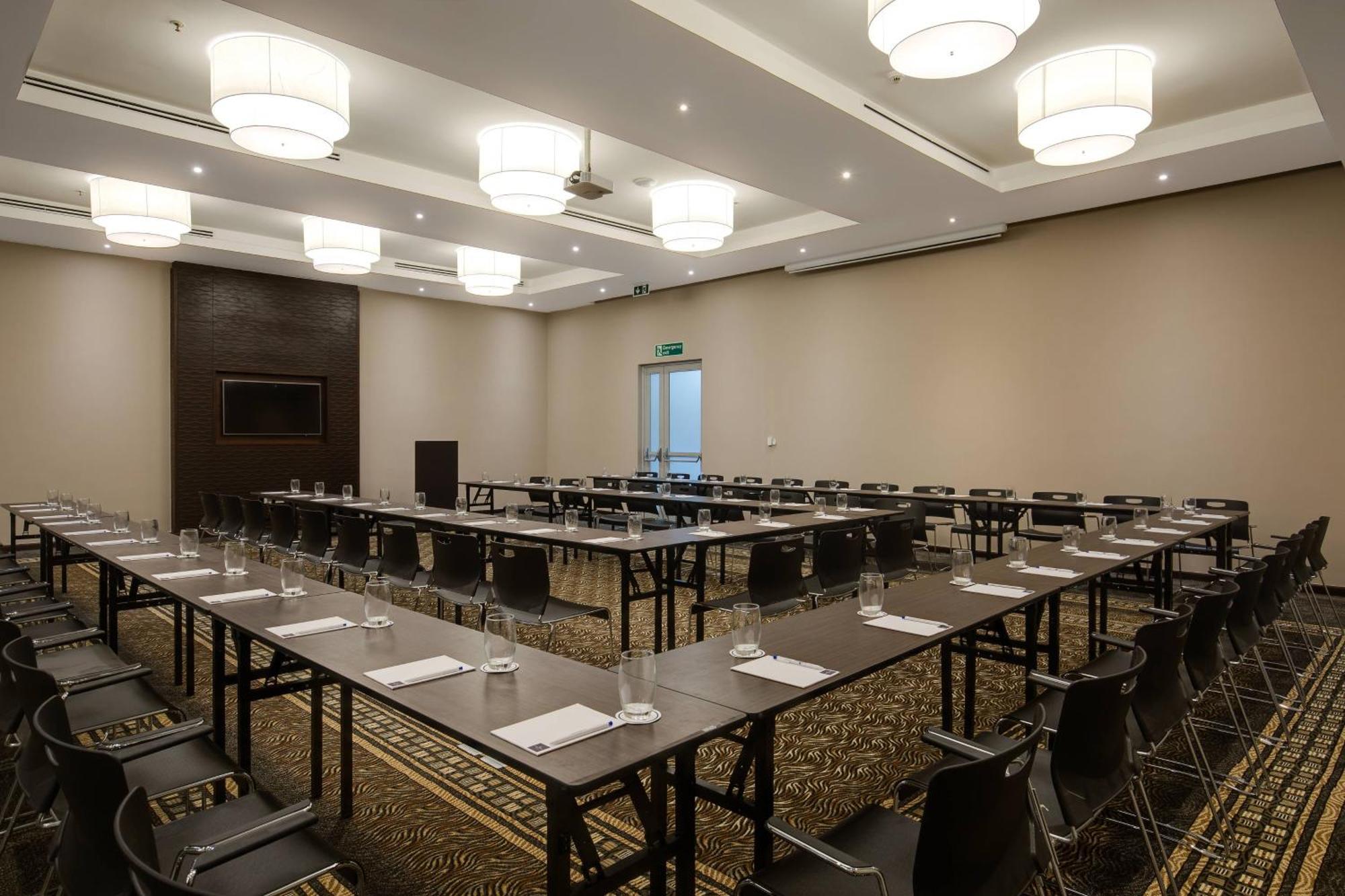 Protea Hotel By Marriott Owerri Select Экстерьер фото