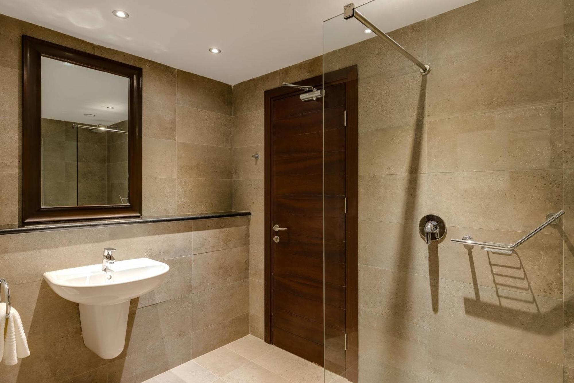Protea Hotel By Marriott Owerri Select Экстерьер фото